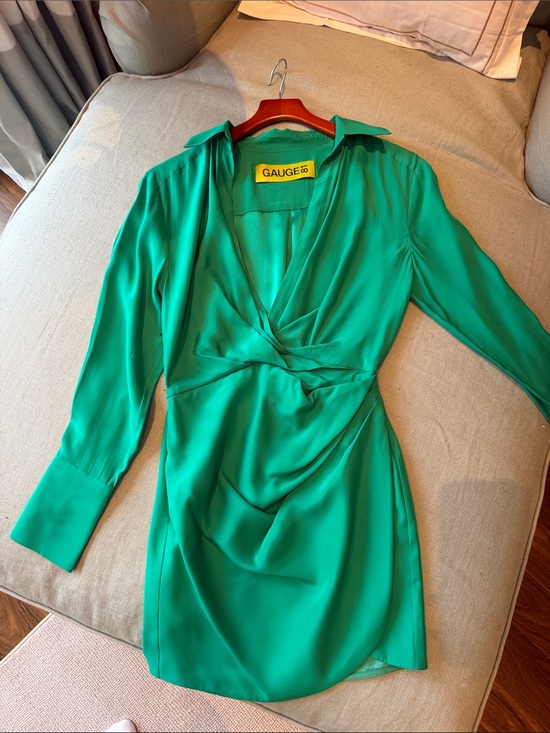 Gauge81 Dresses & Skirts - Gauge81 Vibrant Emerald Green Draped Long-Sleeve Silk Mini Dress